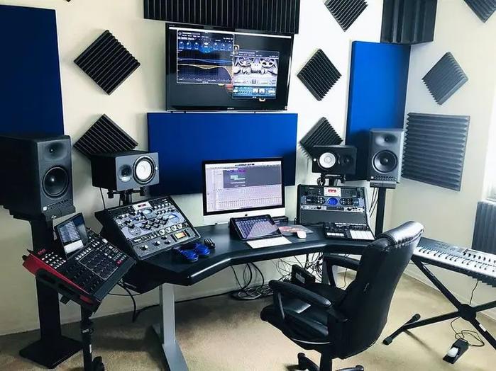 现代风格电脑房设计指南 打造你的专属电竞空间